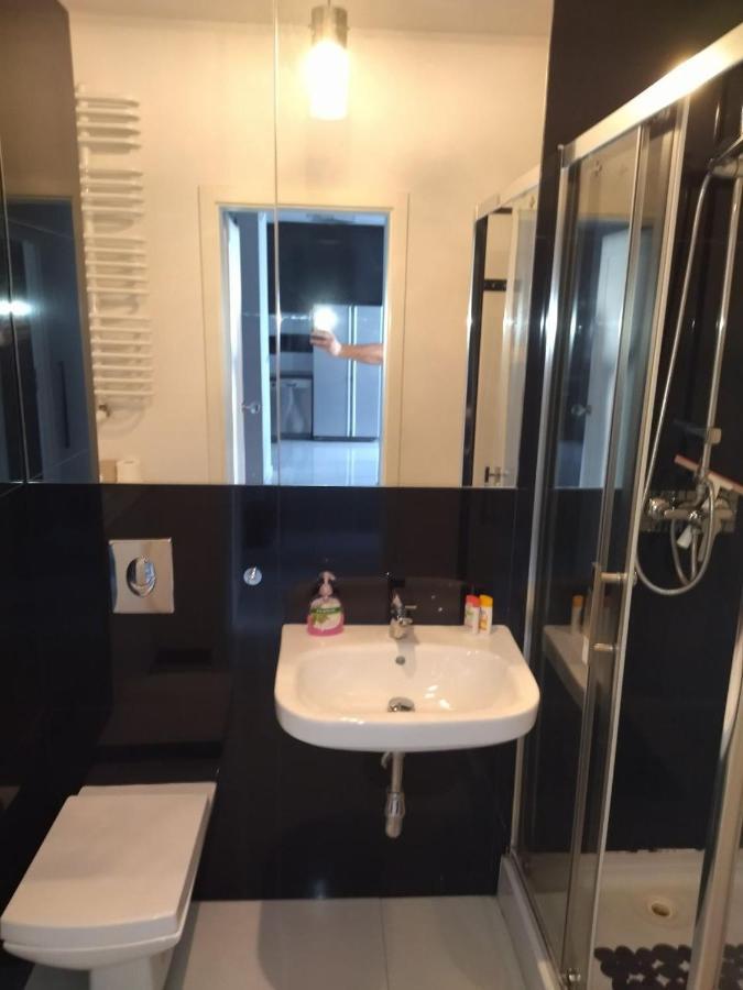 House4You Apartament Sakura Airport Chopin 华沙 外观 照片